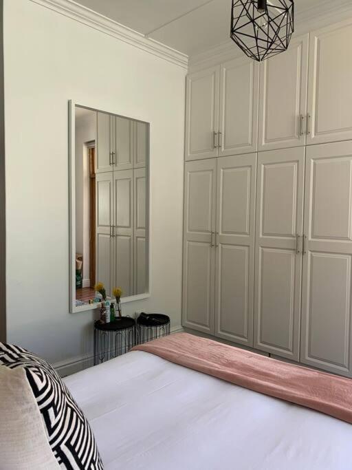1-Bedroom Sea Point Gem - Perfect Location! 케이프타운 외부 사진