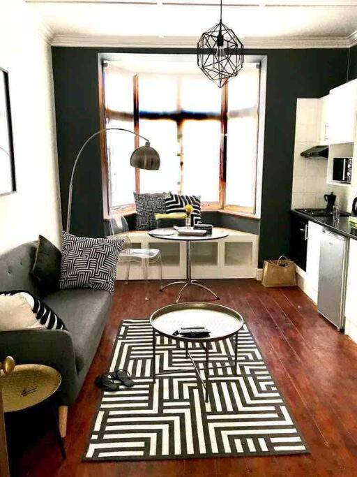 1-Bedroom Sea Point Gem - Perfect Location! 케이프타운 외부 사진