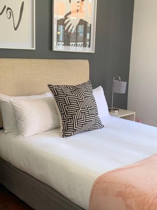 1-Bedroom Sea Point Gem - Perfect Location! 케이프타운 외부 사진
