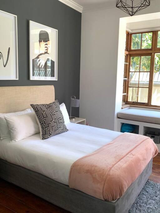 1-Bedroom Sea Point Gem - Perfect Location! 케이프타운 외부 사진