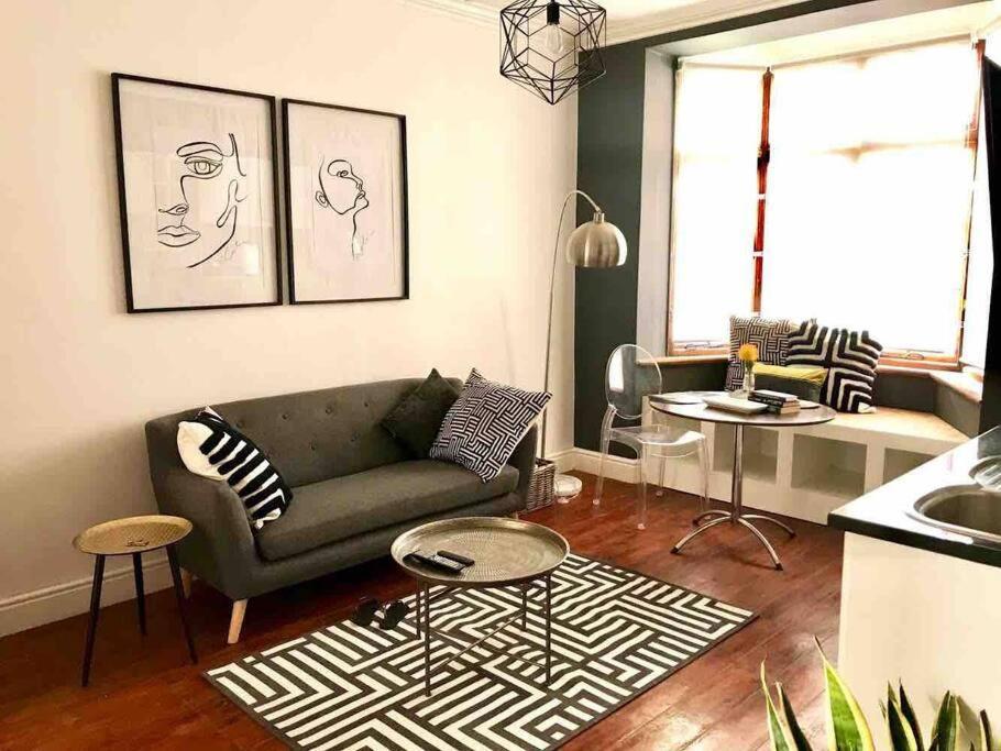 1-Bedroom Sea Point Gem - Perfect Location! 케이프타운 외부 사진